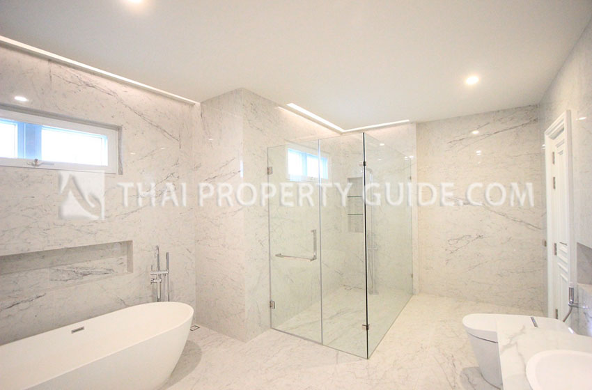 House with Private Pool in Sukhumvit 